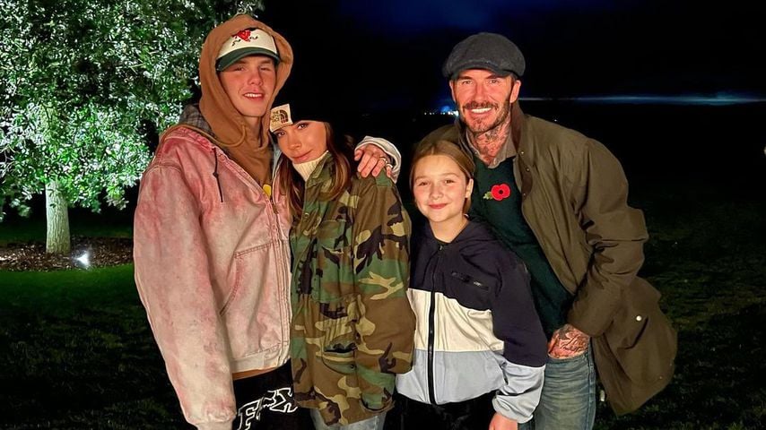 Cruz Beckham mit Mama Victoria, Schwester Harper und Papa David, November 2021