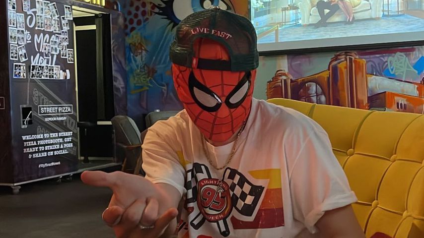 Cruz Beckham mit Spider-Man-Maske