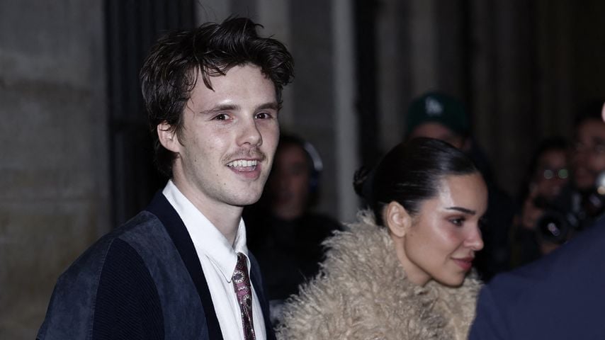 Cruz Beckham und Jackie Apostel in Paris