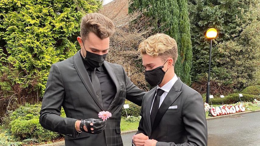 Curtis und AJ Pritchard bei der Beerdigung ihrer Großmutter, Dezember 2020