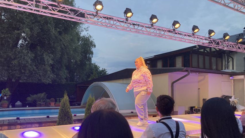 Curvy Model Francisca bei der Fashionshow von Eric Sindermann