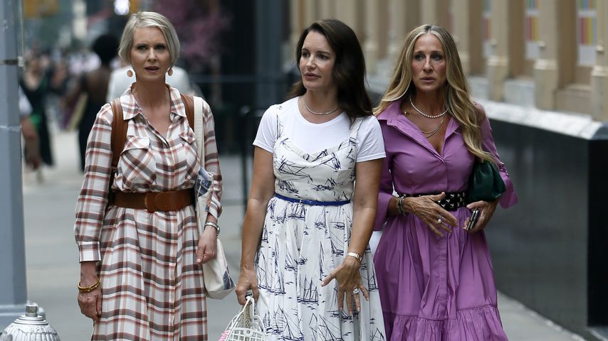 Cynthia Nixon, Kristin Davis und Sarah Jessica Parker am Set von "And Just Like That"
