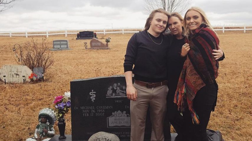 Daisy Coleman mit ihrer Mutter Melinda und einem ihrer Brüder