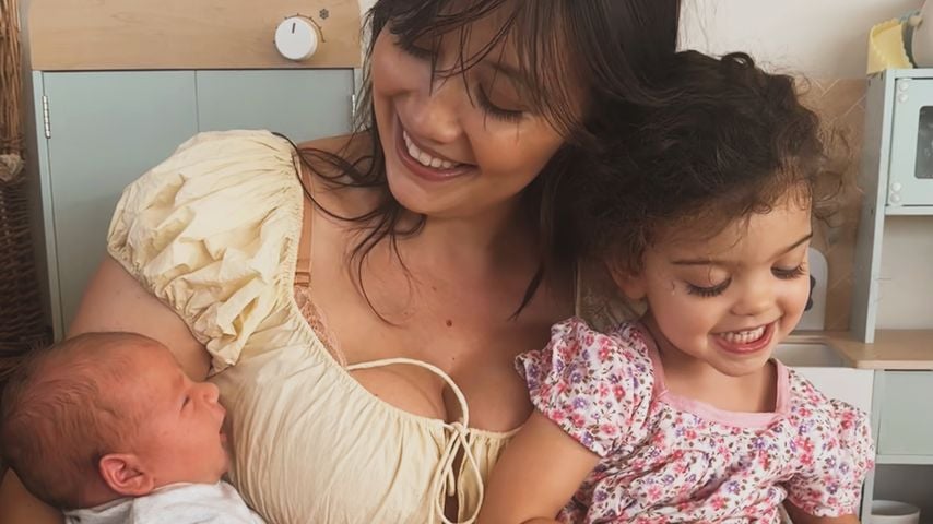 Daisy Lowe zeigt ihr neues Glück als vierköpfige Familie