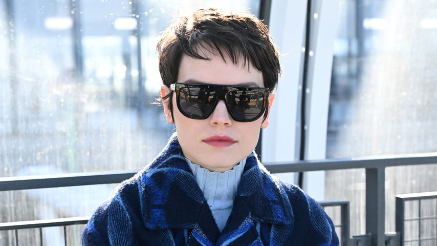 Daisy Ridley auf der Pariser Fashion Week im März 2022