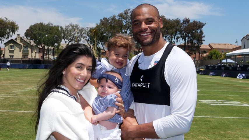 Dak Prescott mit seiner Frau Sarah Jane Ramos und seinen Töchtern, Juli 2025