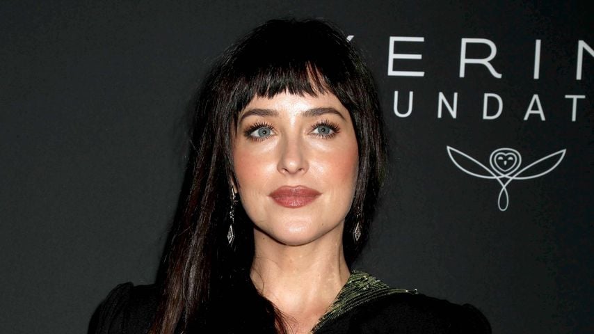 Bei der Kering Foundation Gala in New York: Dakota Johnson in Maison Valentino