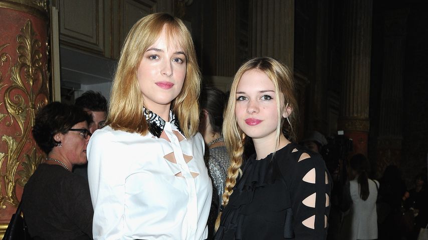Dakota Johnson und Stella Banderas im Jahr 2013