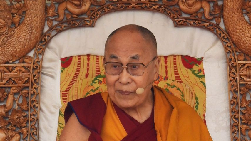 Skandalvideo: Dalai Lama kommt einem Minderjährigen zu nahe