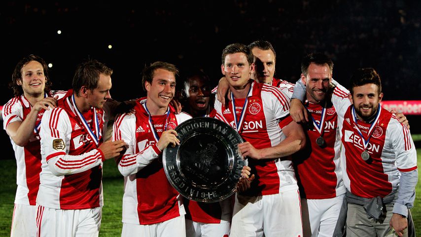 Daley Blind und Christian Eriksen mit ihren Teamkollegen, Mai 2012