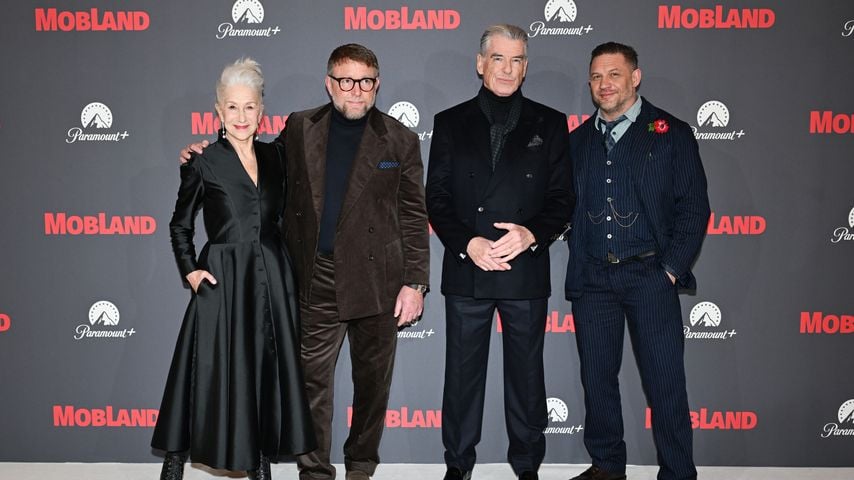 Dame Helen Mirren, Guy Ritchie, Pierce Brosnan und Tom Hardy bei der Global Premiere von "MobLand" in London