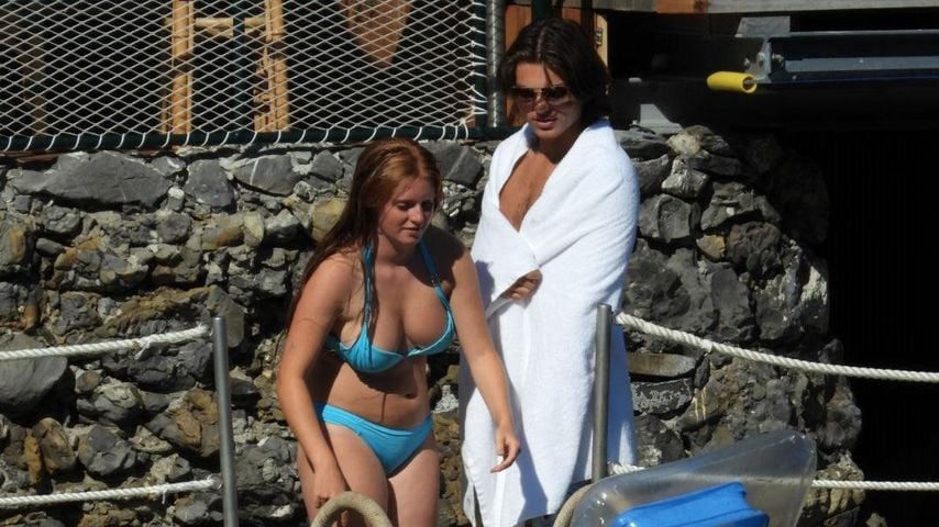 Damian Hurley und eine Freundin im August 2022