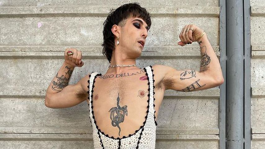 "Werde heißer": Måneskin-Damiano posiert im Strick-Einteiler