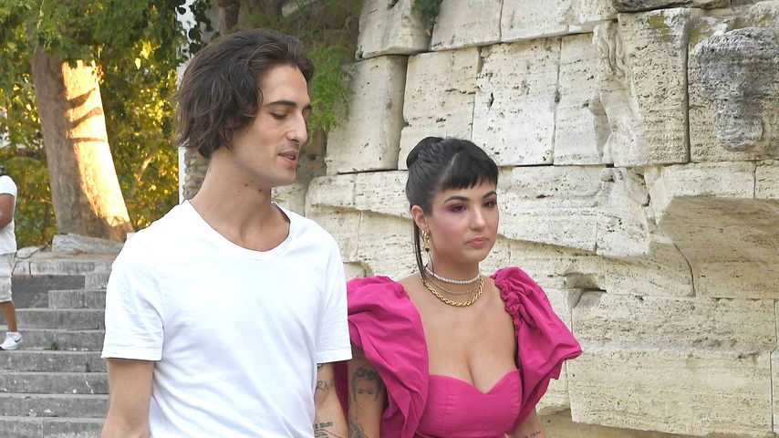 Superstylish! Måneskin-Star Damiano mit Freundin unterwegs