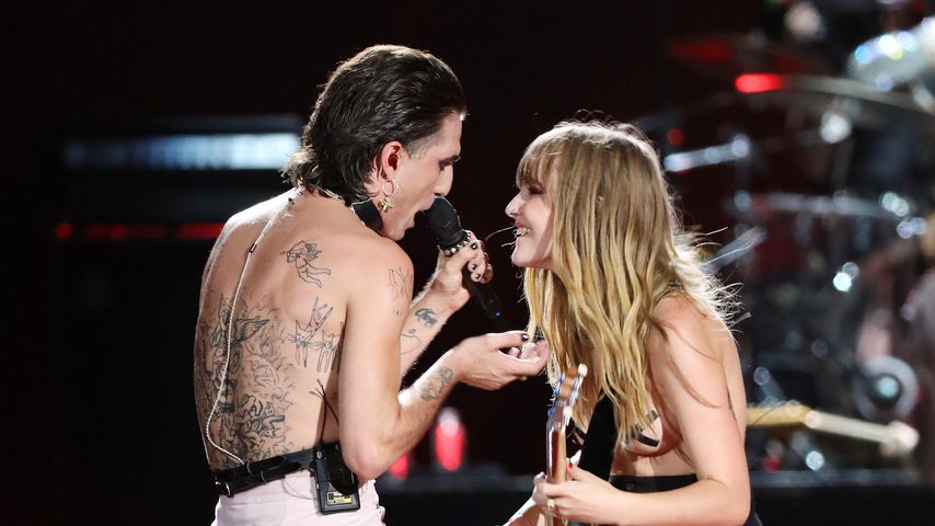 Damiano David und Victoria De Angelis bei einem Konzert in Paris