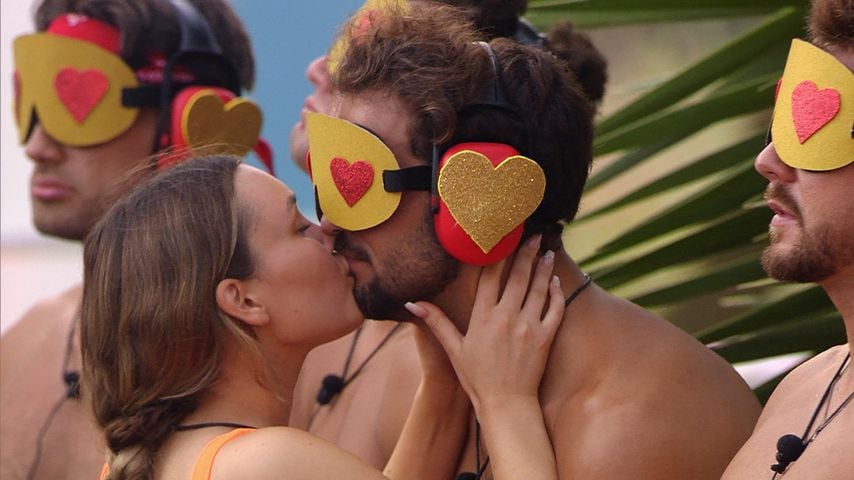 Heiße Knutsch-Sessions: Die "Love Island"-Girls gehen ran!