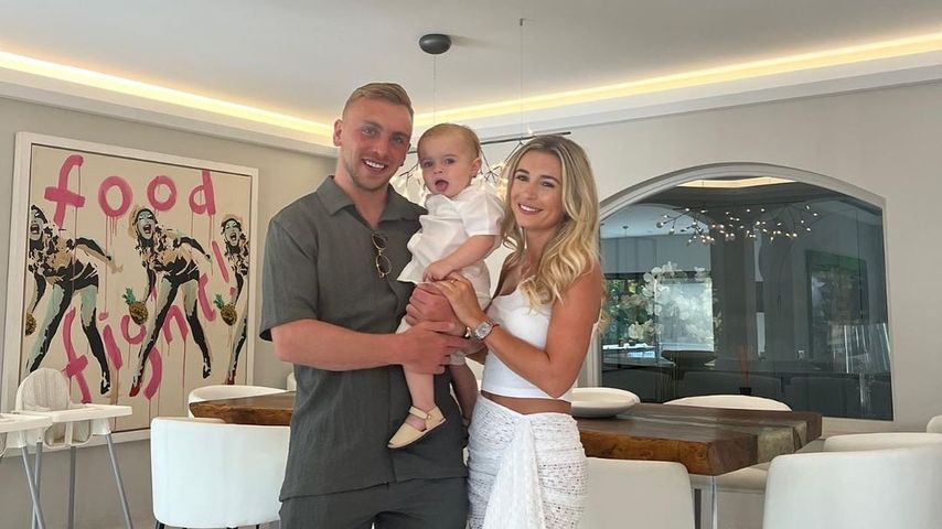 Dani Dyer mit ihrem Sohn und ihrem Freund