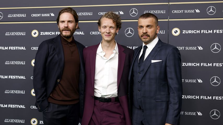 Die "Im Westen nichts Neues"-Stars Daniel Brühl, Felix Kammerer und Edin Hasanovic