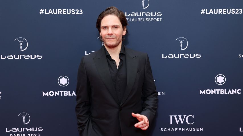 Daniel Brühl erstmals in der Rolle Karl Lagerfelds gesichtet