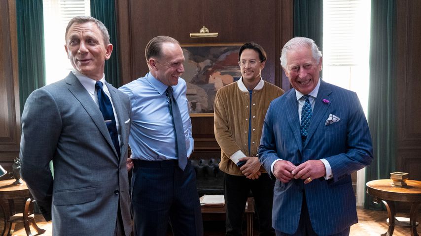 Daniel Craig, Ralph Fiennes, Cary Joji Fukunaga und Prinz Charles am "James Bond"-Set