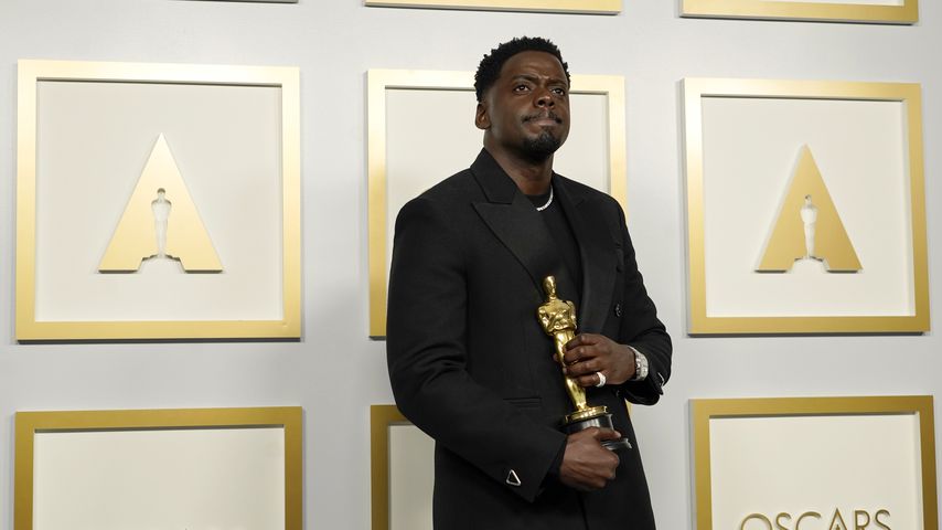 Daniel Kaluuya mit seiner Oscar-Trophäe