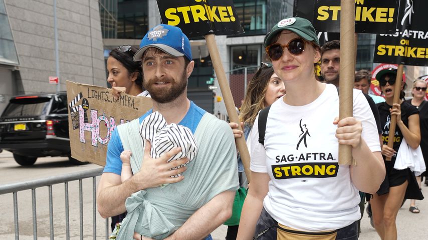Daniel Radcliffe und Erin Darke mit ihrem Baby