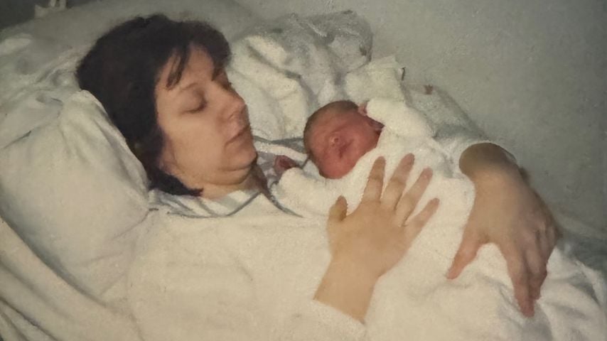 Daniela Büchner und ihre Tochter Joelina Karabas im Jahr 1999