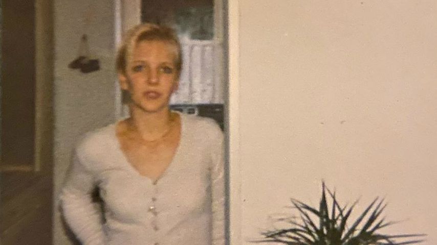 Bauchfrei mit 18 Jahren: Erkennt ihr diese Promi-Dame?