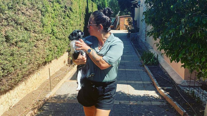 Danni Büchner mit einem Hund, August 2020