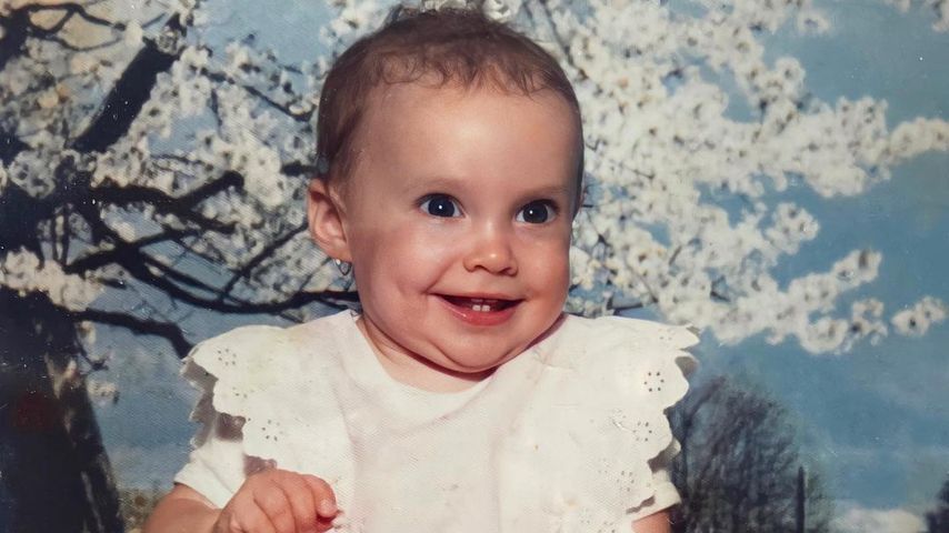 Erkennt ihr sie? TV-Bekanntheit postet Kinderfoto von 1987