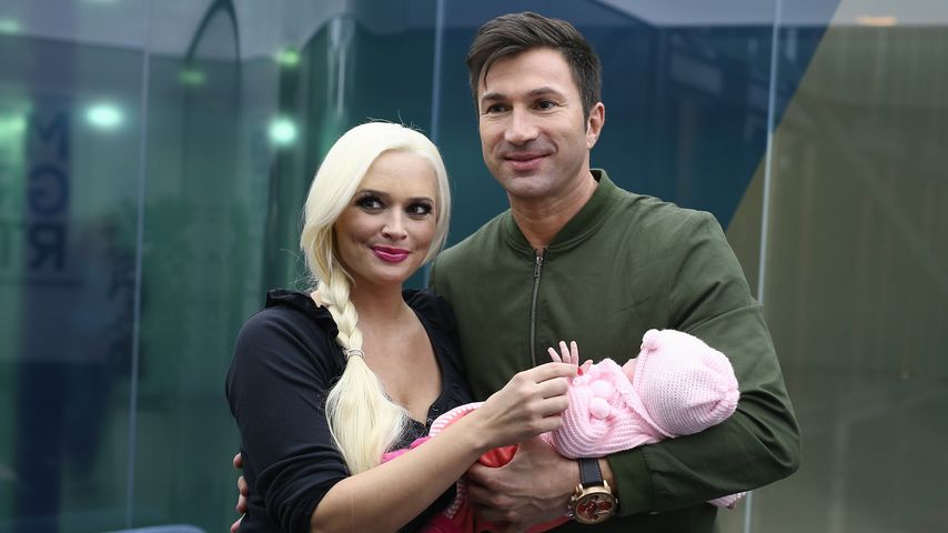 "Papa, lass noch was drin": Lucas klaut Sophias Fläschchen