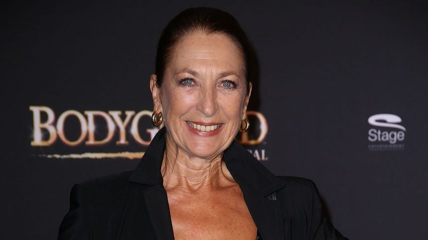 Daniela Ziegler beim schwarzen Teppich der Premiere von "Bodyguard – Das Musical" im Stage Palladium Theater in Stuttgart, 2017.