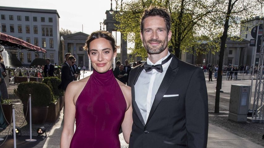 Arne Friedrich macht seine Liebe zu Danielle Bezaire publik