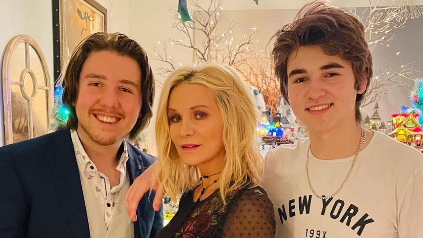 Danielle Spencer mit ihren Söhnen Charles und Tennyson