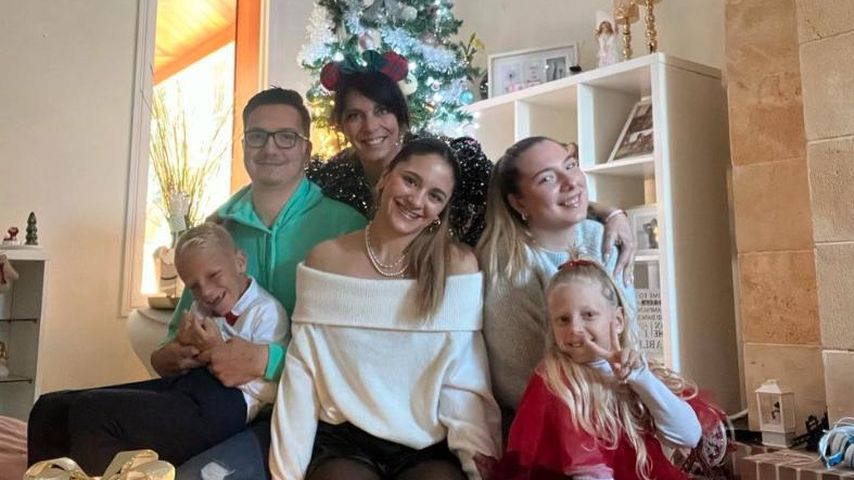 Danni Büchner mit ihrem Nachwuchs an Weihnachten
