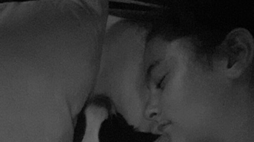Danni Büchners Tochter Jada mit ihrem Hund Gina
