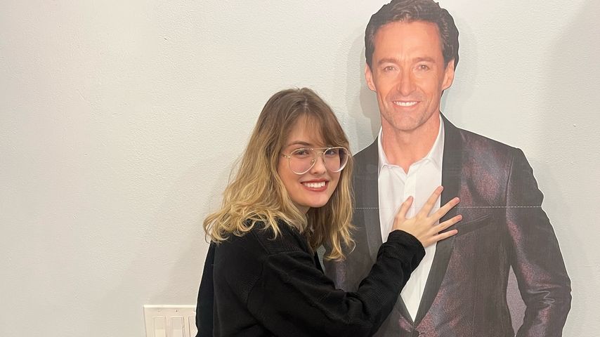Dannielynn Birkhead mit einem Hugh-Jackman-Aufsteller, Weihnachten 2024