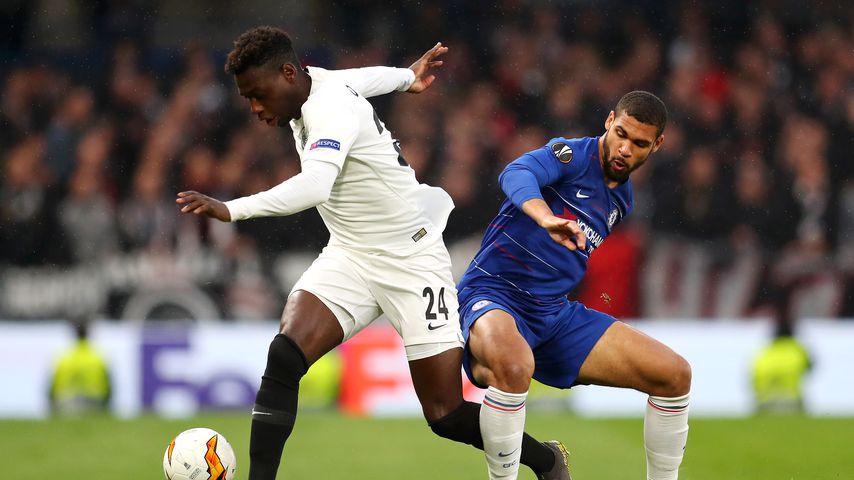 Danny da Costa (l.) im Spiel gegen Chelsea London
