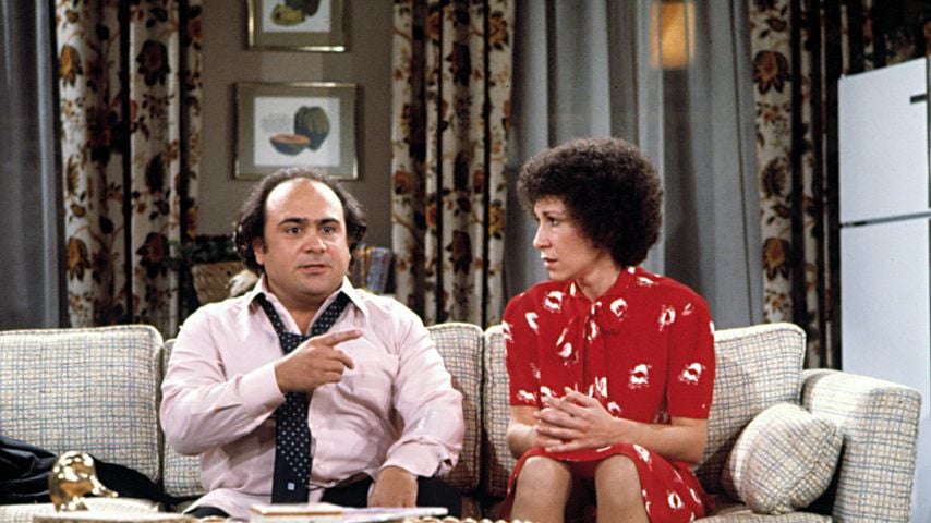 Danny DeVito und Rhea Perlman in der Serie "Taxi", 1980