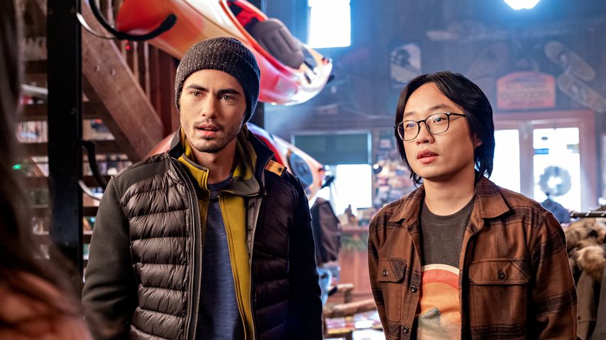 Darren Barnet und Jimmy O. Yang in "Love Hard"