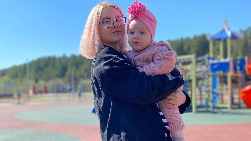 Darya Sudnishnikova mit ihrer Tochter