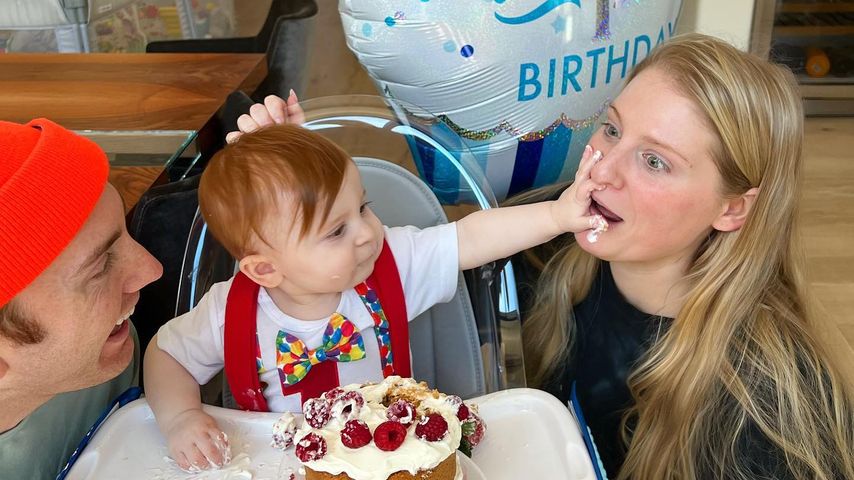 Daryl Sabara und Meghan Trainor mit ihrem Sohn an seinem ersten Geburtstag