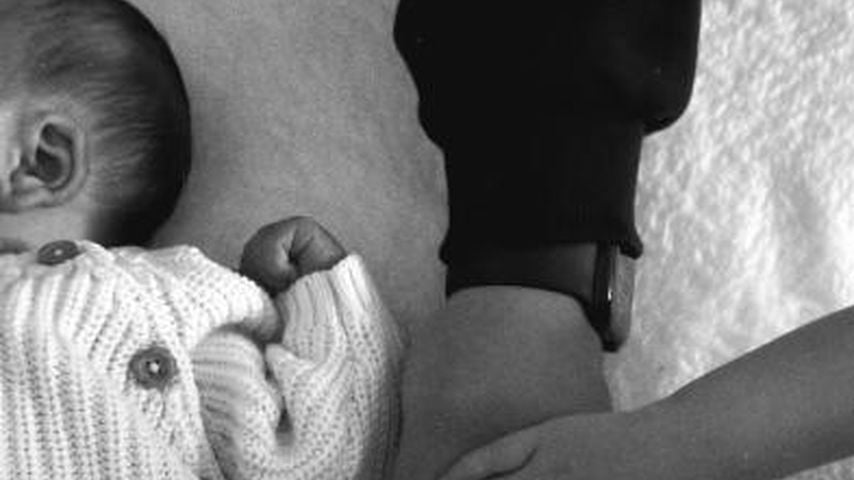 Alessia Herren mit ihrer Familie und dem Neugeborenen