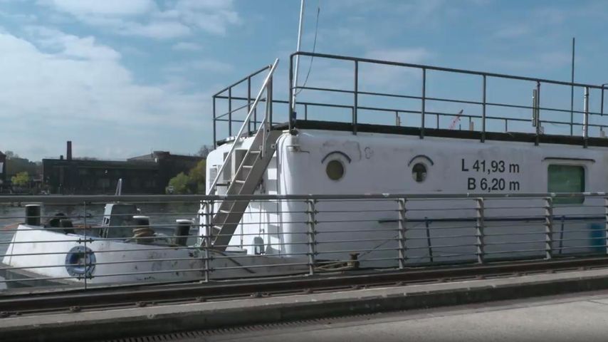 Das "Berlin - Tag & Nacht"-Hausboot