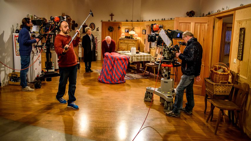 Das Drehteam von "Sturm der Liebe" mit Sepp Schauer