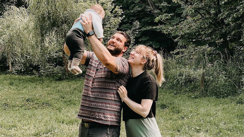 Das "Hochzeit auf den ersten Blick"-Paar Philipp und Melissa mit seinem Sohn