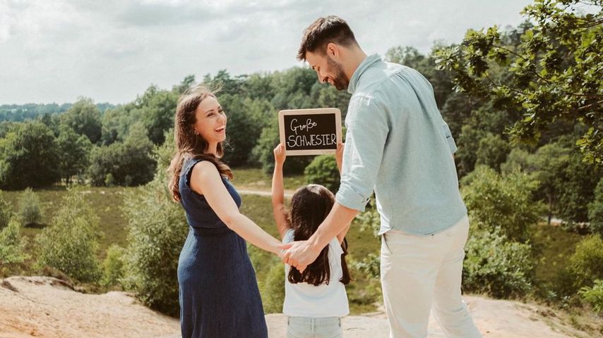Das "Take Me Out"-Paar Svenja und Steve mit Svenjas Tochter Zoé