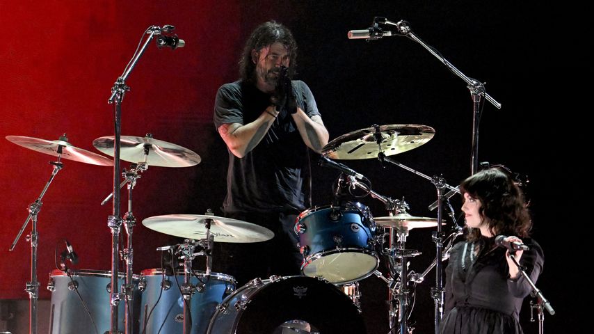 Dave Grohl mit seiner Tochter Violet während des FireAid-Benefitzkonzert