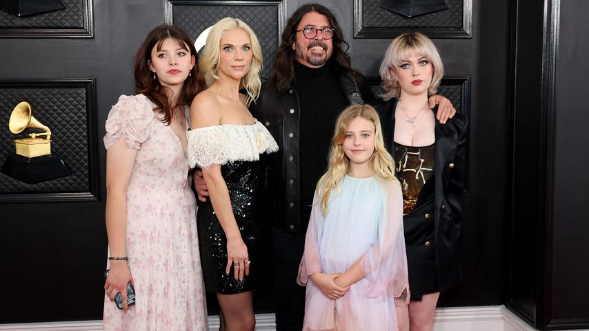 Dave Grohl mit seiner Ehefrau Jordyn Blum und den gemeinsamen Kindern
