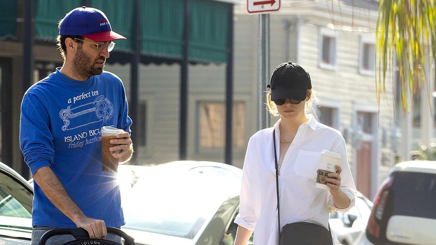 Dave McCary mit Emma Stone und ihrer Tochter Louise Jean in New Orleans, 2022